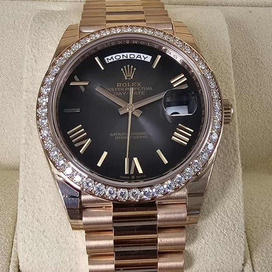Day-Date 40 mm 228235 R 18K gold case Natural diamond bezel Black dial Natural diamond hour markers watch